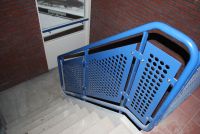 Leuning betontrap met perfopanelen
