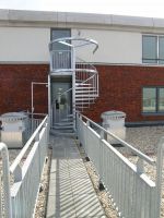 Spiltrap met ommanteling \"in aanbouw\".